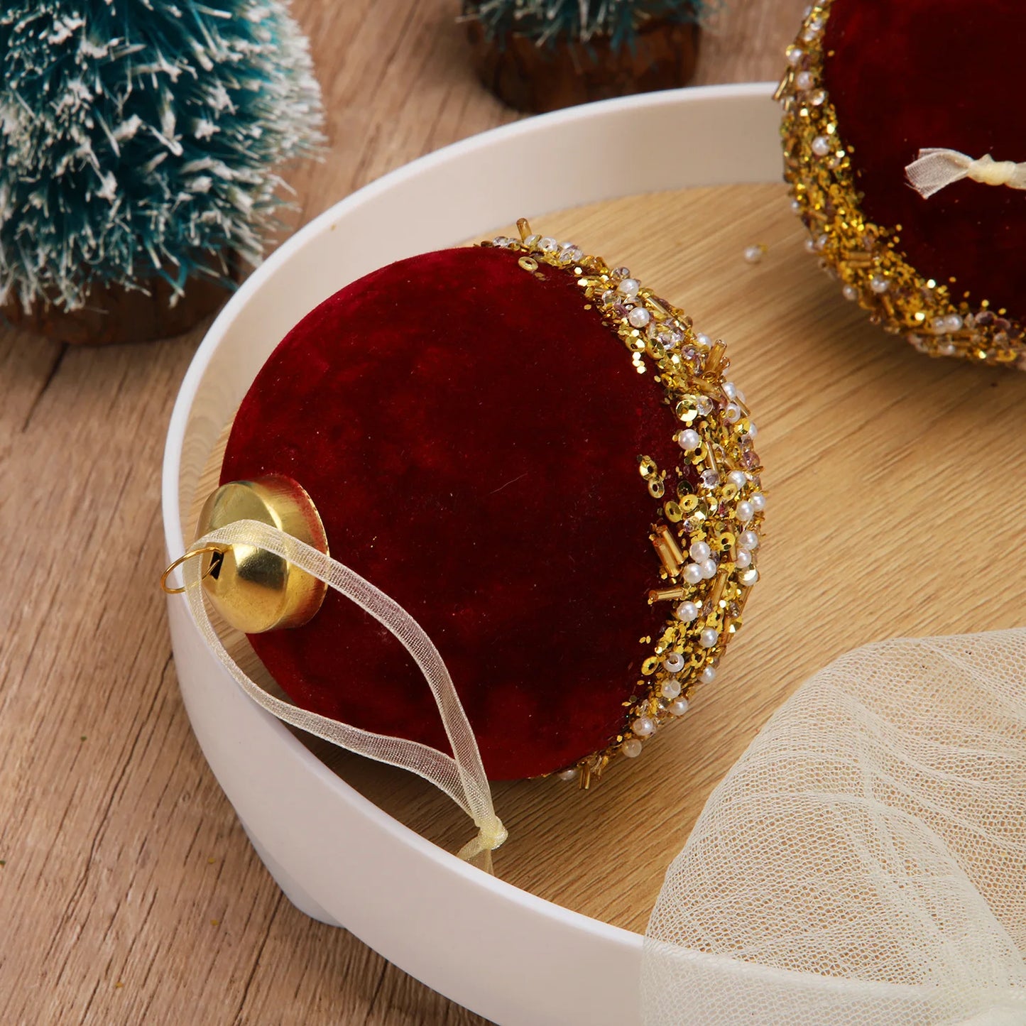 Red Christmas ornaments with glitter in velvet | Christimas Flare