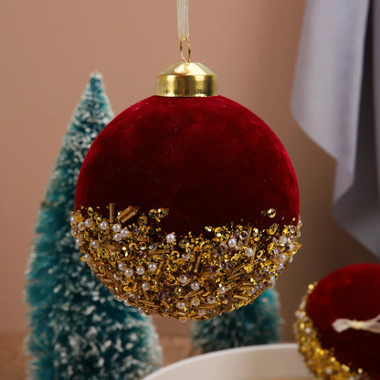 Red Christmas ornaments with glitter in velvet | Christimas Flare