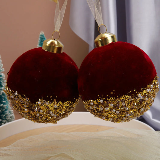 Red Christmas ornaments with glitter in velvet | Christimas Flare