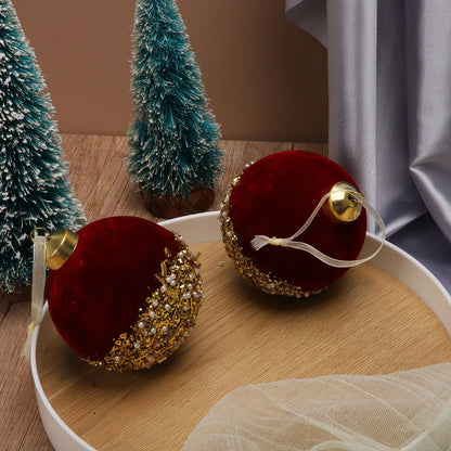 Red Christmas ornaments with glitter in velvet | Christimas Flare