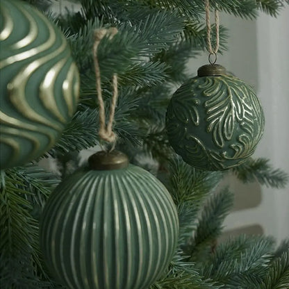 Retro and elegant Christmas ornaments | Christimas Flare